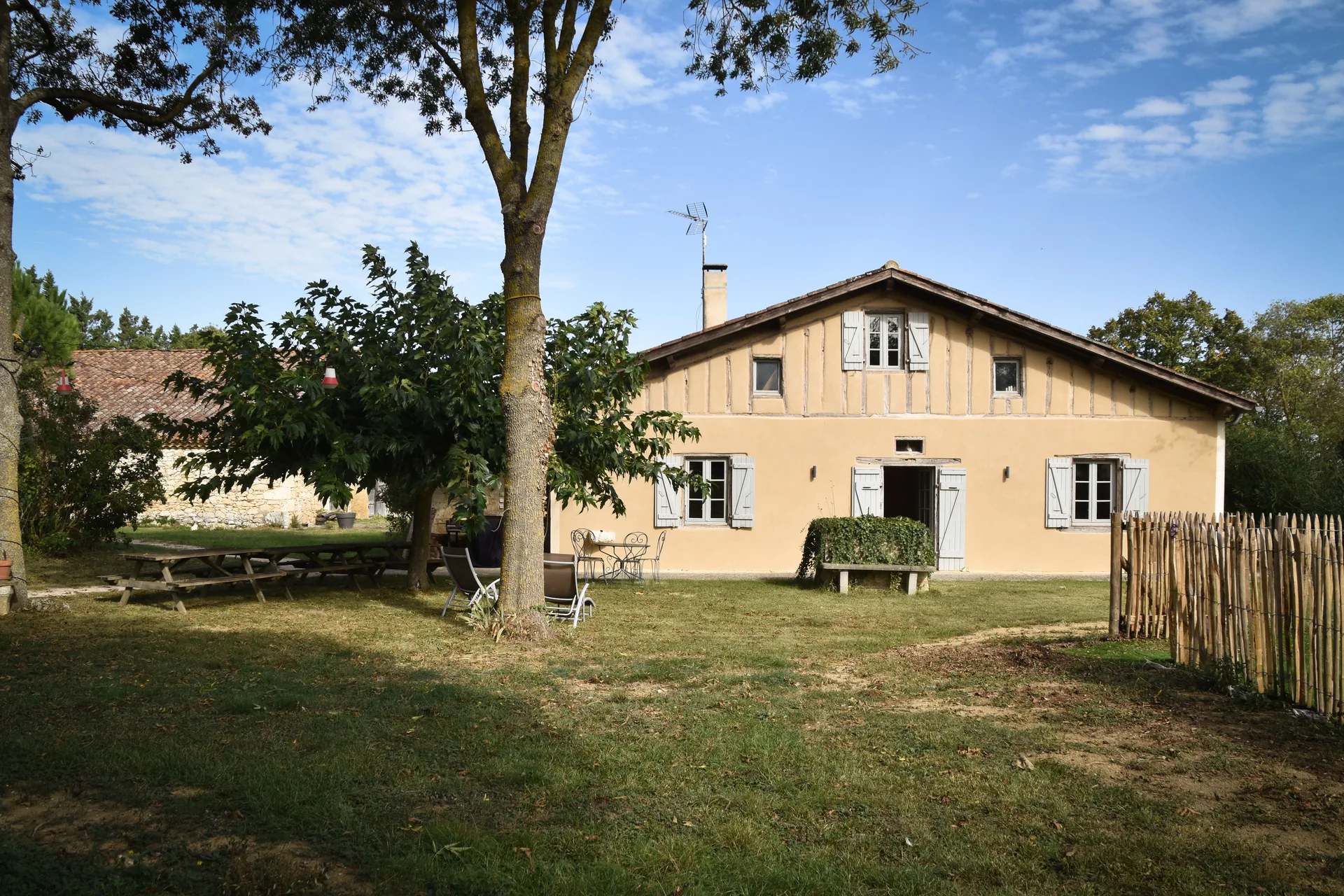 Gîte de groupe Gîte d'en Lébé à Touget — Photo 1 de Gîte d'en Lébé à Touget, capacité 15 personnes