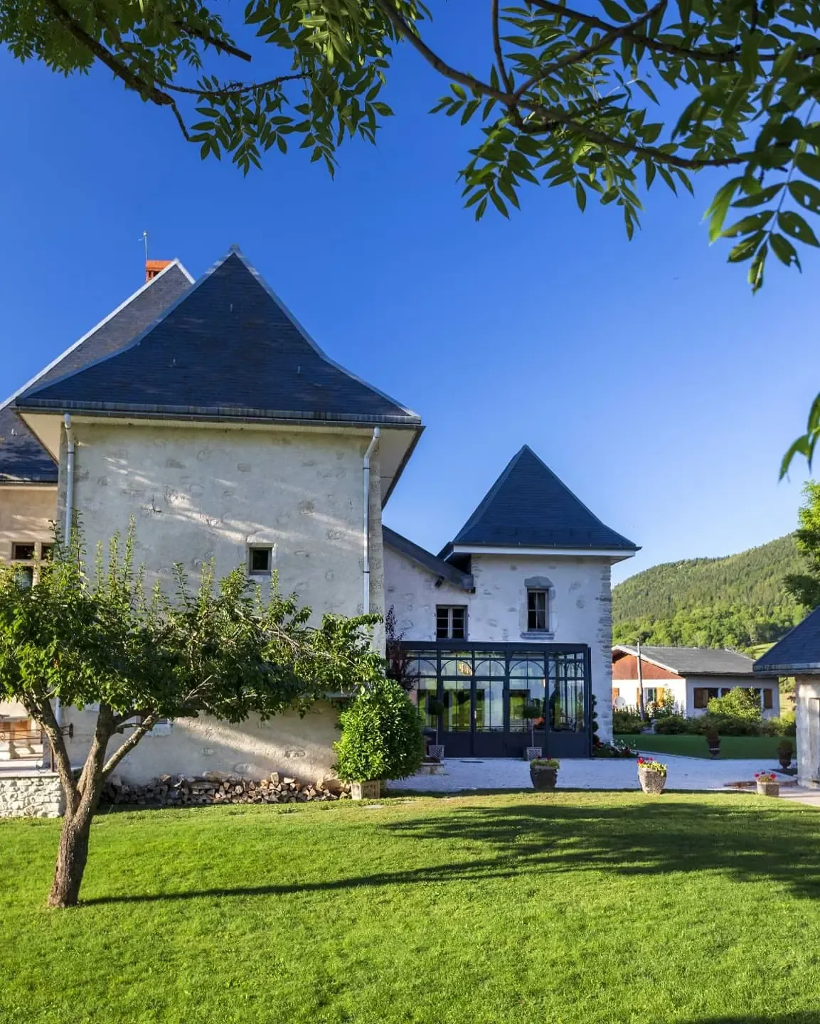 Gîte de groupe Château des Girards à Lans-en-Vercors — Photo 1 de Château des Girards à Lans-en-Vercors, capacité 30 personnes