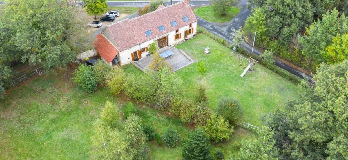 Gîte de groupe Gîte La Tribu du Dadet à Le Bourg-d'Hem — Photo 1 de Gîte La Tribu du Dadet à Le Bourg-d'Hem, capacité 12 personnes