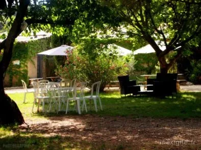 Gîte de groupe Le Mas de Recaute à Lauris — Photo 1 de Le Mas de Recaute à Lauris, capacité 25 personnes