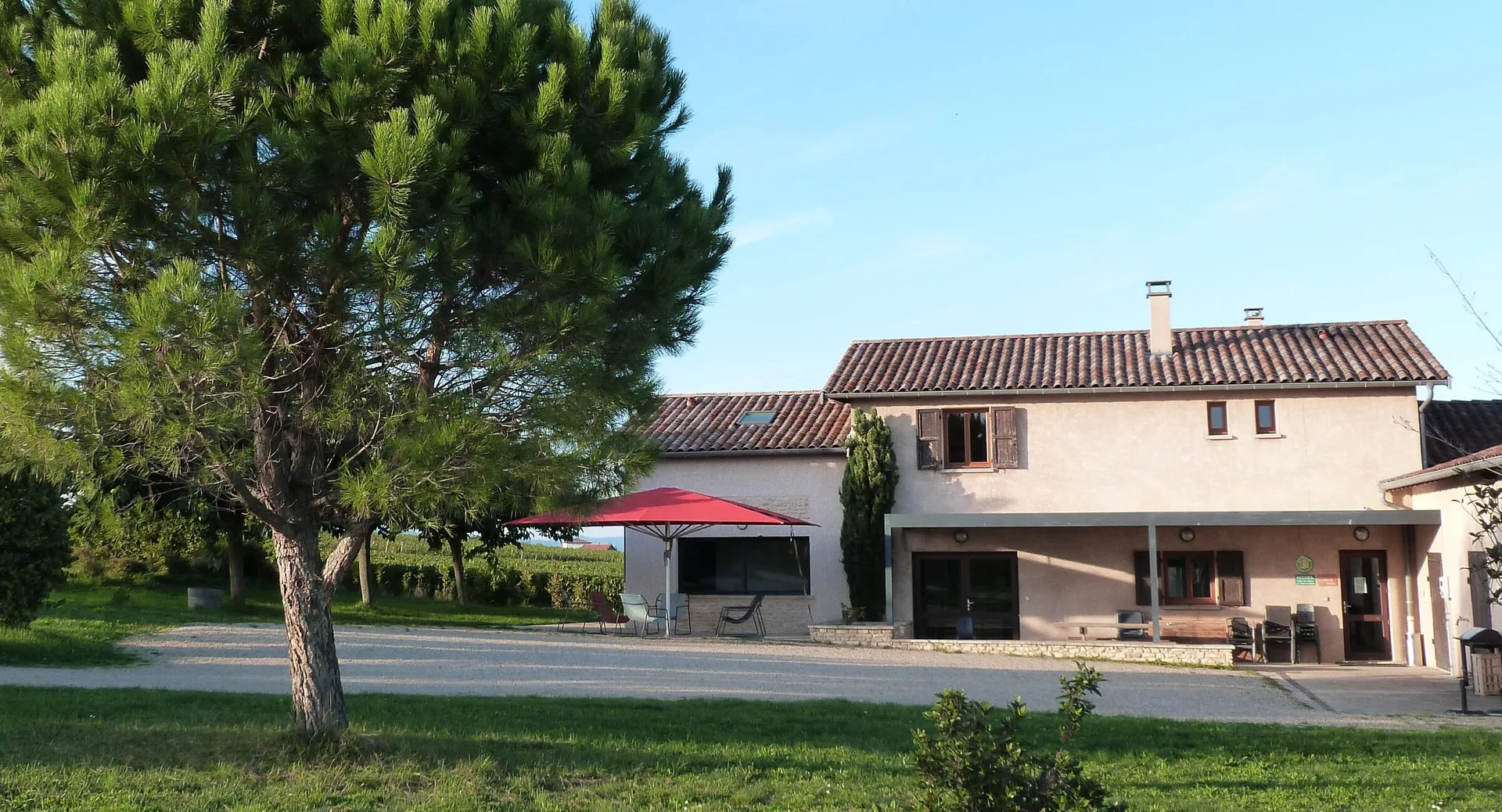 Gîte de groupe Gîte du Domaine Berger des Vignes à Pommiers — Photo 1 de Gîte du Domaine Berger des Vignes à Pommiers, capacité 34 personnes
