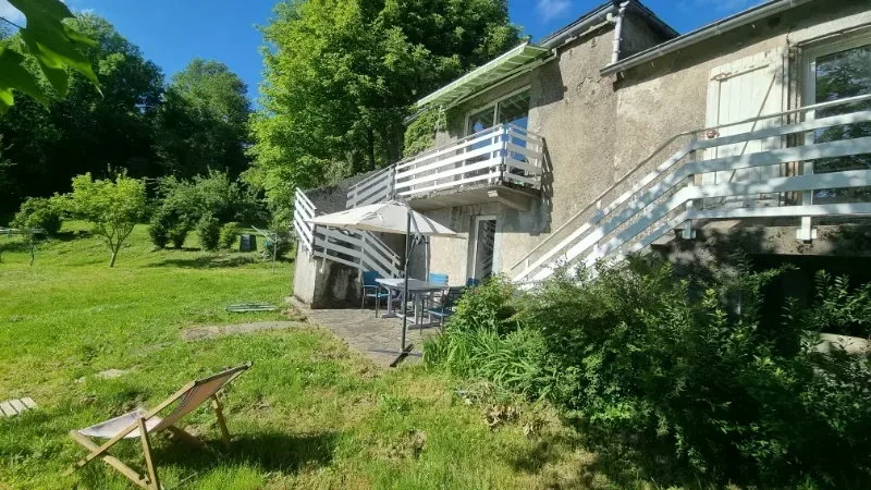 espace terrasse avec meubles de jardin