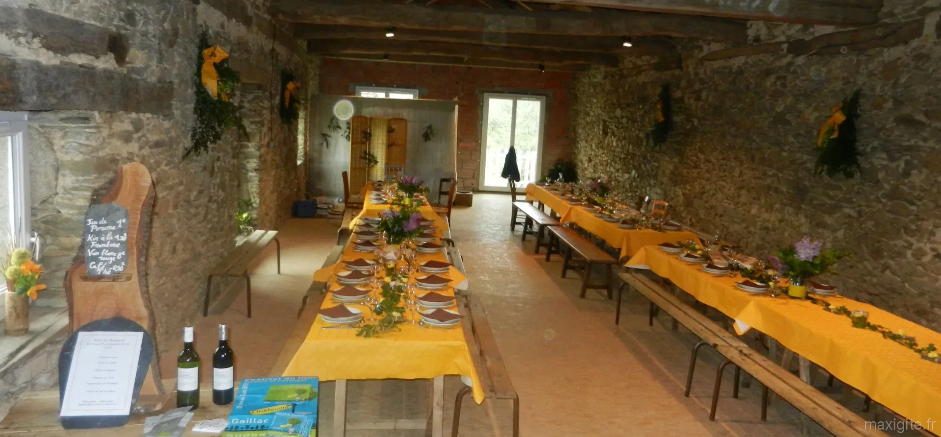 grande salle pouvant accueillir jusqu'à 60 personnes