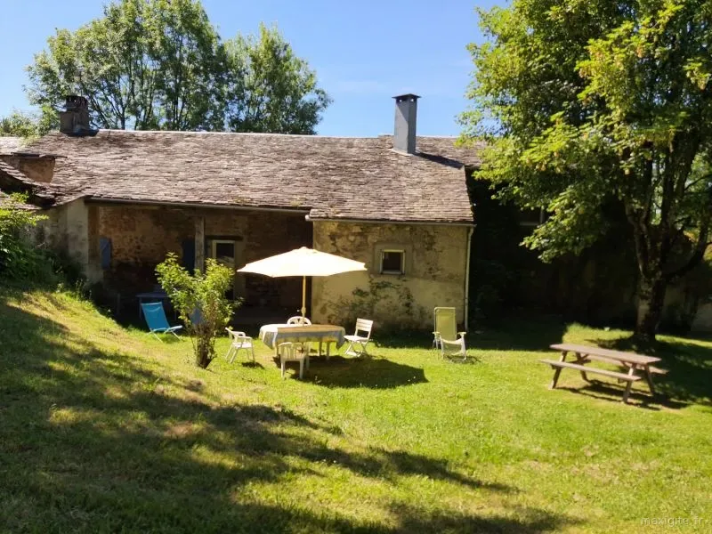 terrasse couverte du gîte le four à pain avec accés sur pelouse