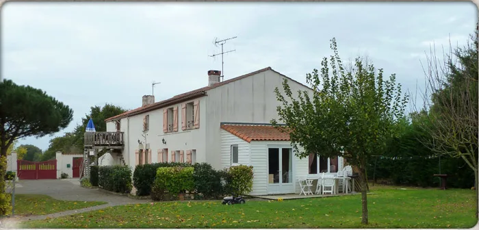 Gîte de groupe Les Gîtes de la Léonière à Saint-Mathurin — Photo 1 de Les Gîtes de la Léonière à Saint-Mathurin, capacité 23 personnes