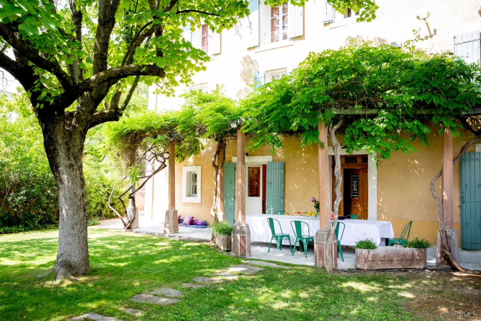 Gîte de groupe Maison La Divine à Villes-sur-Auzon — Maison La Divine – Villes-sur-Auzon, capacité 19 personnes