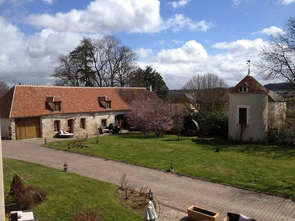 Gîte de groupe Domaine de Montboulon à Saint-Georges-sur-Baulche — Photo 1 de Domaine de Montboulon à Saint-Georges-sur-Baulche, capacité 14 personnes