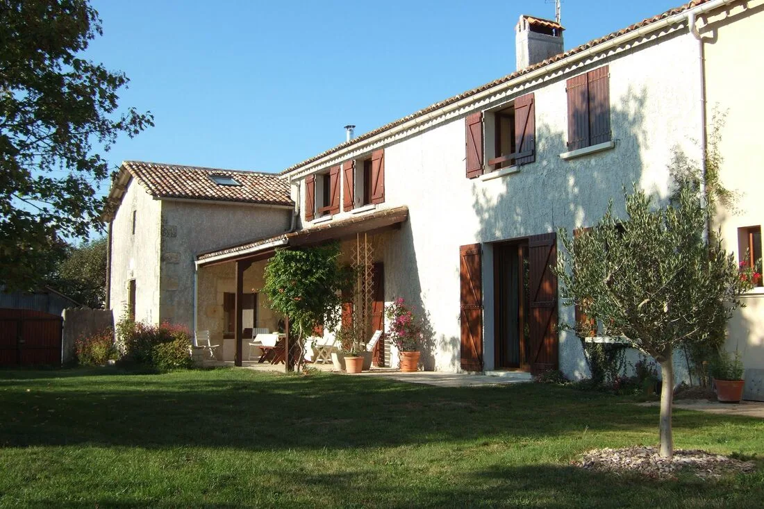 Gîte de groupe La Grange Madame à Vasles — Photo 1 de La Grange Madame à Vasles, capacité 15 personnes
