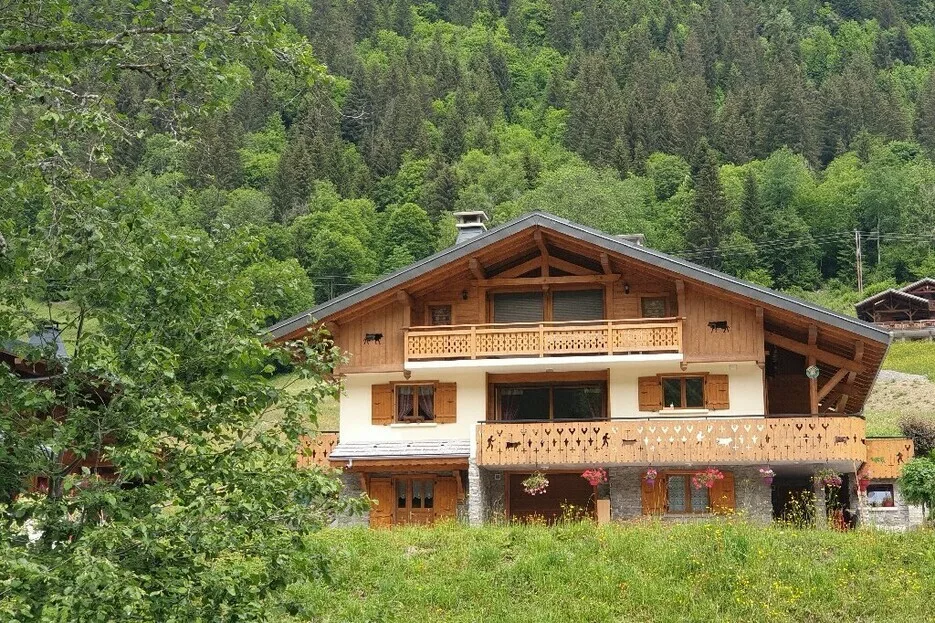 Gîte de groupe Le Petit Cornillon à Châtel — Photo 1 de Le Petit Cornillon à Châtel, capacité 20 personnes