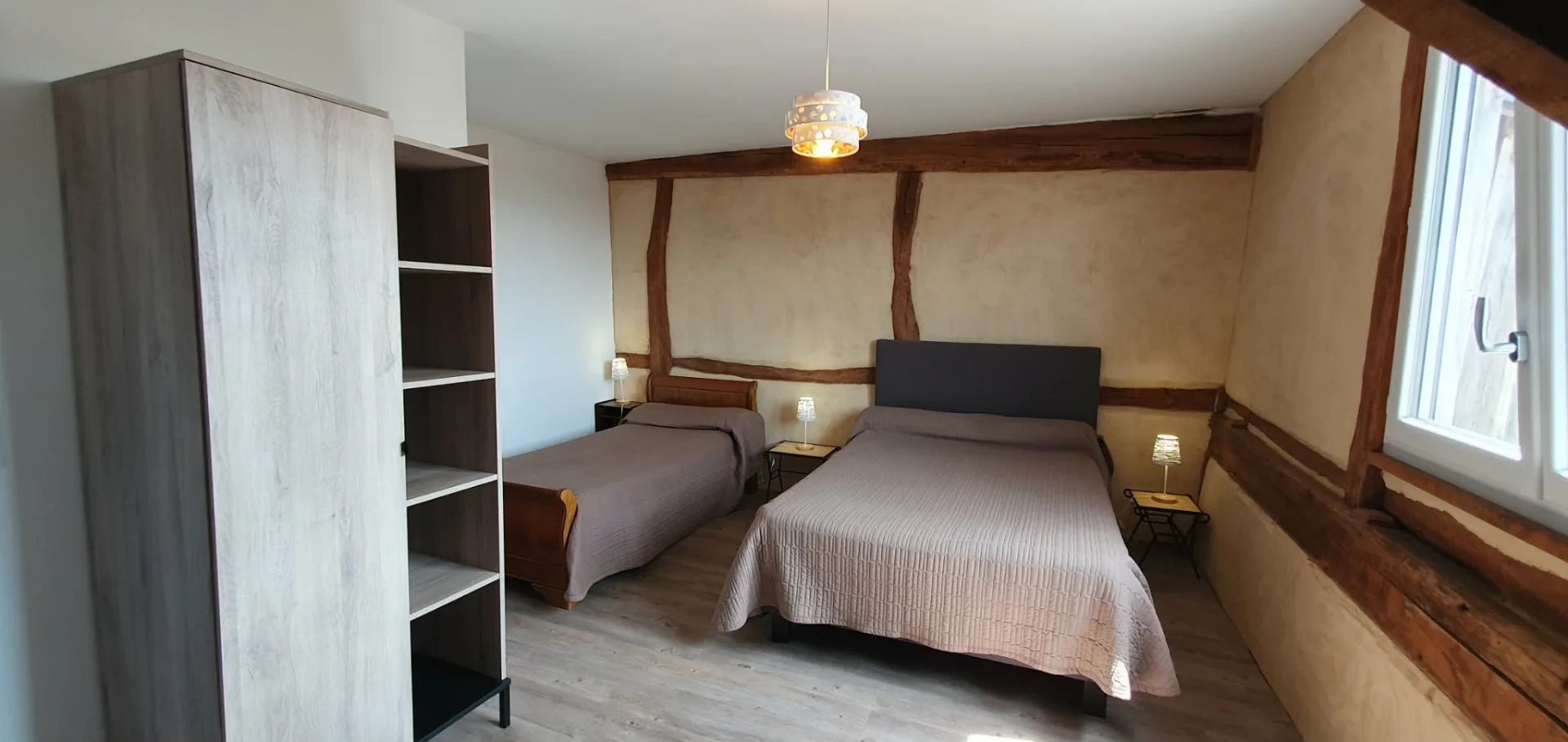 2ème chambre lit 140x190 et lit 90x190 avec douche et WC privés