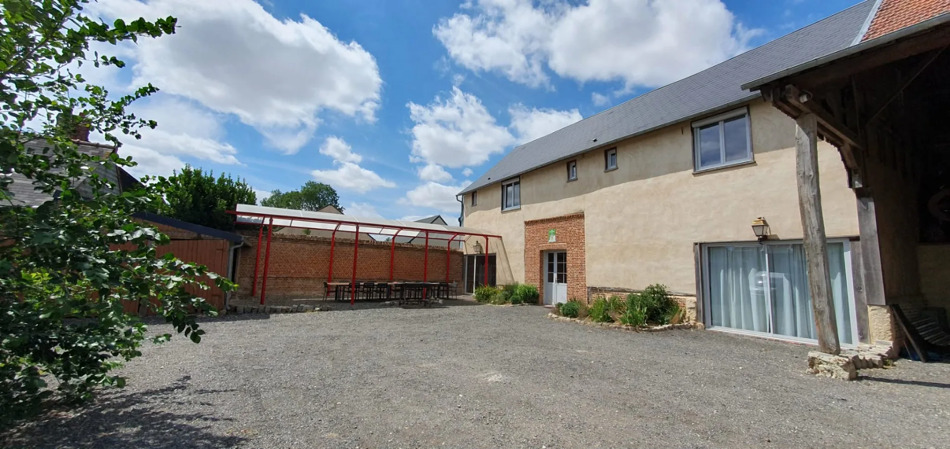 Gîte de groupe Le Grand Gîte de la Neuve Rue à Oursel-Maison — Le Grand Gîte de la Neuve Rue – Oursel-Maison, capacité 15 personnes