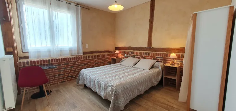 Chambre PMR au rez-de-chaussée, lit 160x200