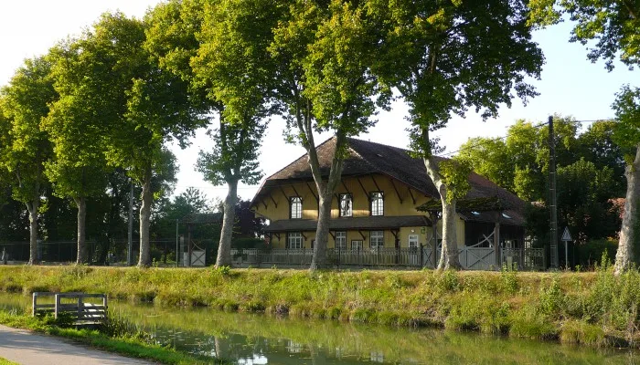 Gîte de groupe La Ferme du Canal à Méry-sur-Seine — Photo 1 de La Ferme du Canal à Méry-sur-Seine, capacité 15 personnes