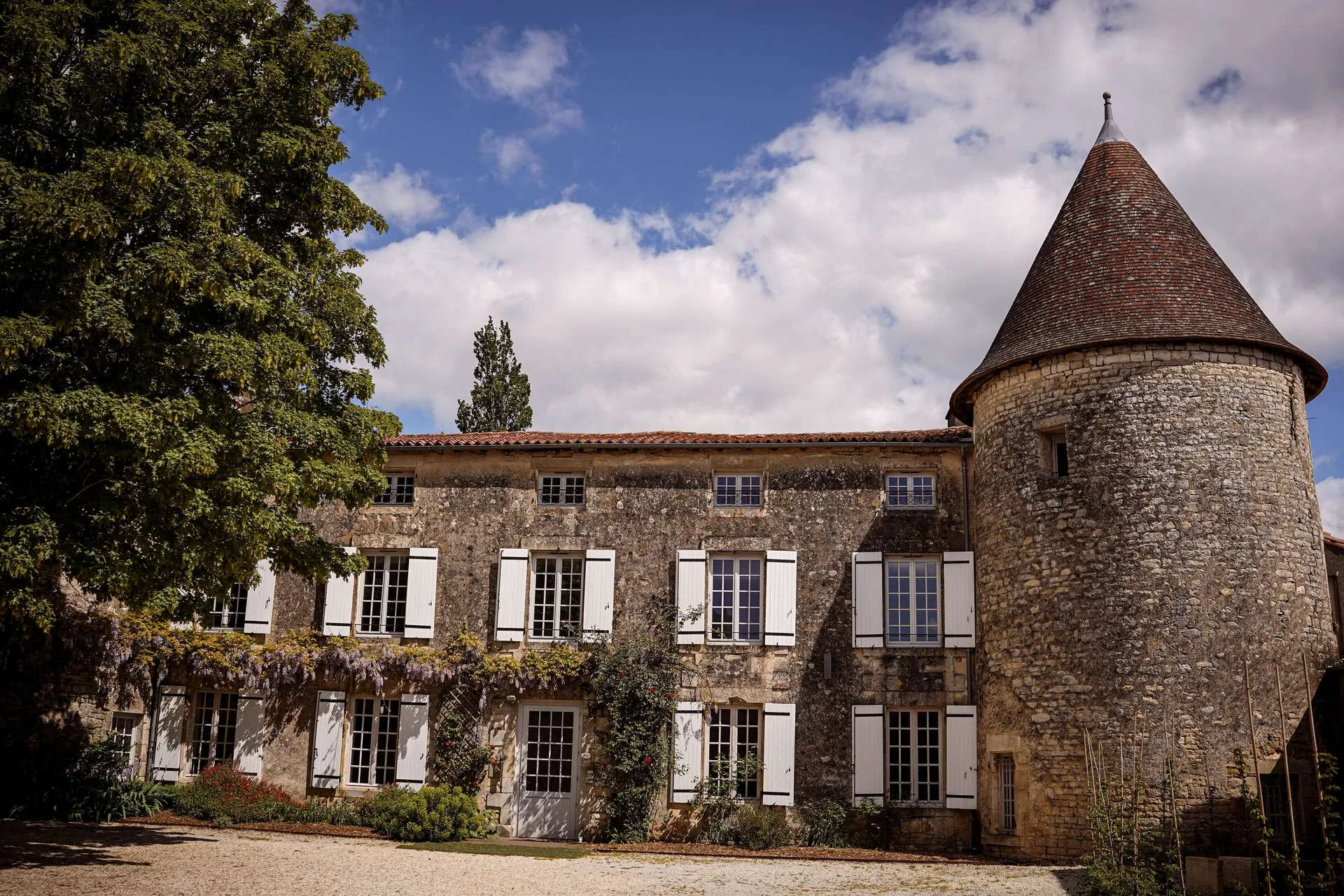 Gîte de groupe Le Logis de l'Hostellerie de l'Abbaye à Celles-sur-Belle — Photo 1 de Le Logis de l'Hostellerie de l'Abbaye à Celles-sur-Belle, capacité 49 personnes