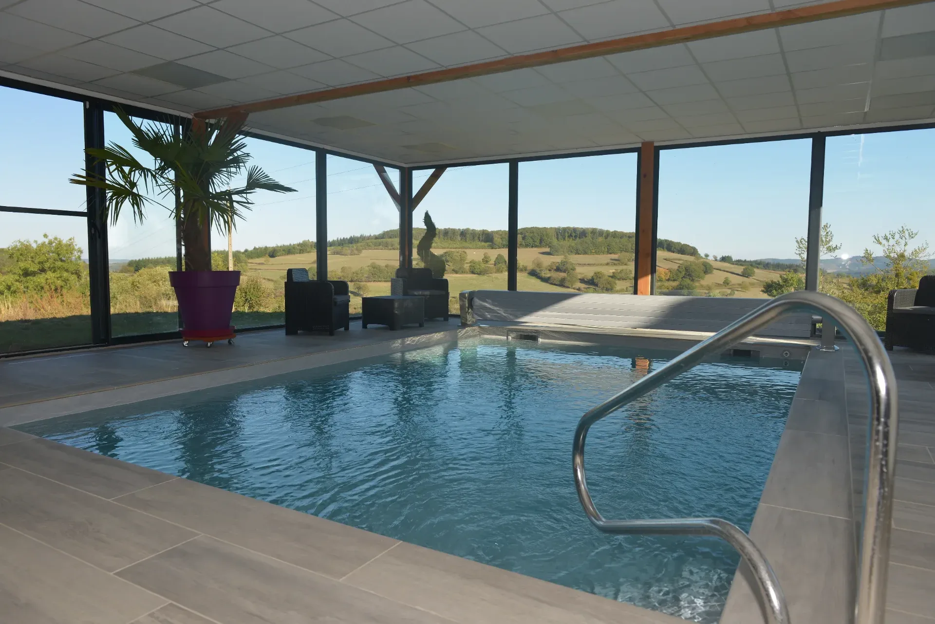 Gîte de groupe Gîte de Bellevue à Bergesserin — Piscine intérieure chauffée privative avec vue sur la vallée, capacité 14 personnes
