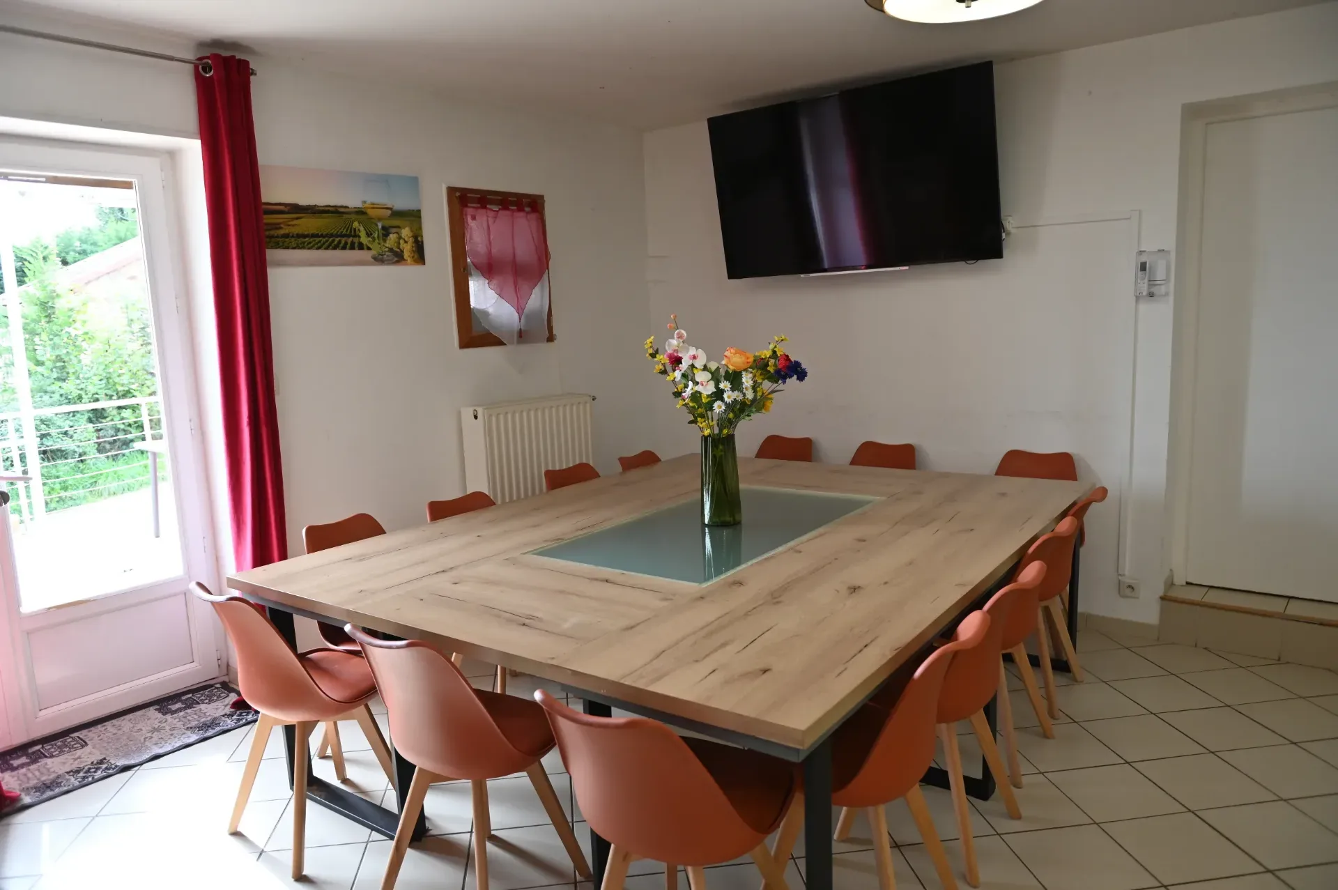 Grande table convivial pour 14 personnes