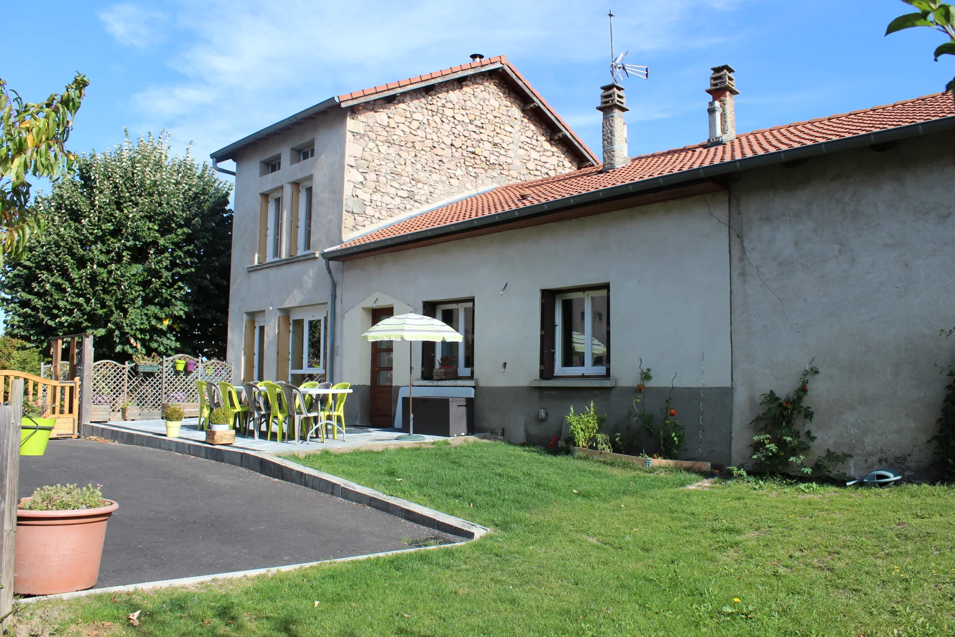 Gîte de groupe Petit Gîte du Bon Accueil à Saint-Georges-Lagricol — Petit Gîte du Bon Accueil – Saint-Georges-Lagricol, capacité 15 personnes