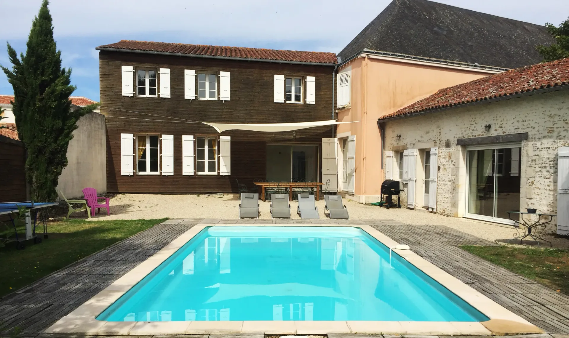 Gîte de groupe Gîte de groupe "Villa et Manoir" au Château de Bourneau à Bourneau — Photo 1 de Gîte de groupe "Villa et Manoir" au Château de Bourneau à Bourneau, capacité 24 personnes