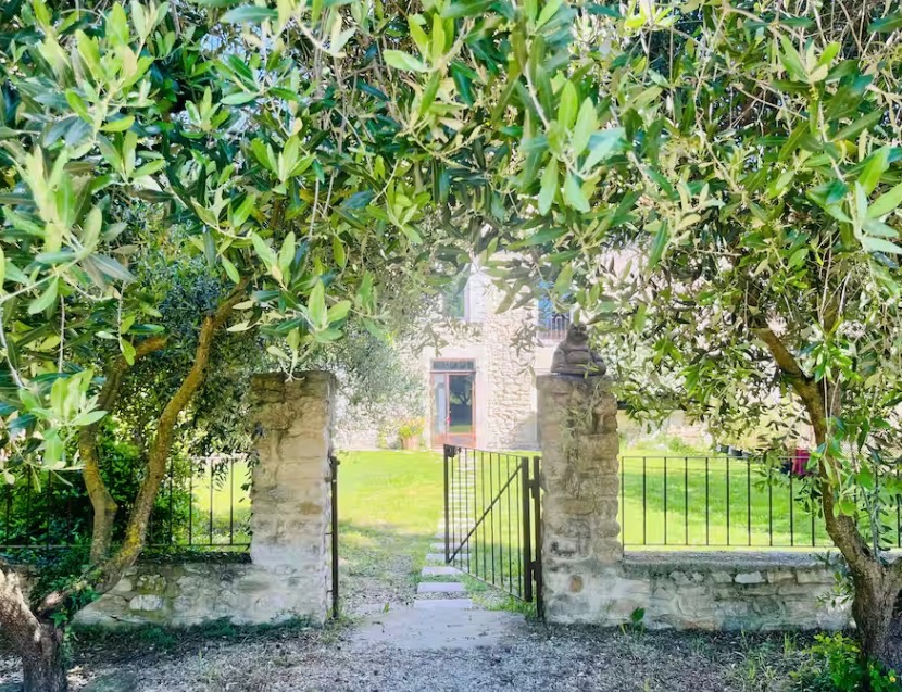 Gîte de groupe Mas Neissoun à Monteux — Mas Neissoun – Monteux, capacité 12 personnes
