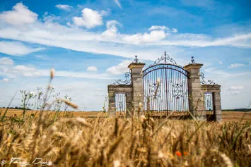 La Porte des champs Domaine de la Pépinière à Châtenay-sur-Seine