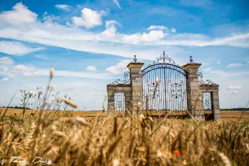 La Porte des champs Domaine de la Pépinière à Châtenay-sur-Seine