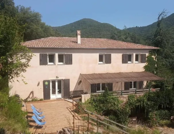 Gîte de groupe Gîte Longitude à Soudorgues — Photo 1 de Gîte Longitude à Soudorgues, capacité 32 personnes