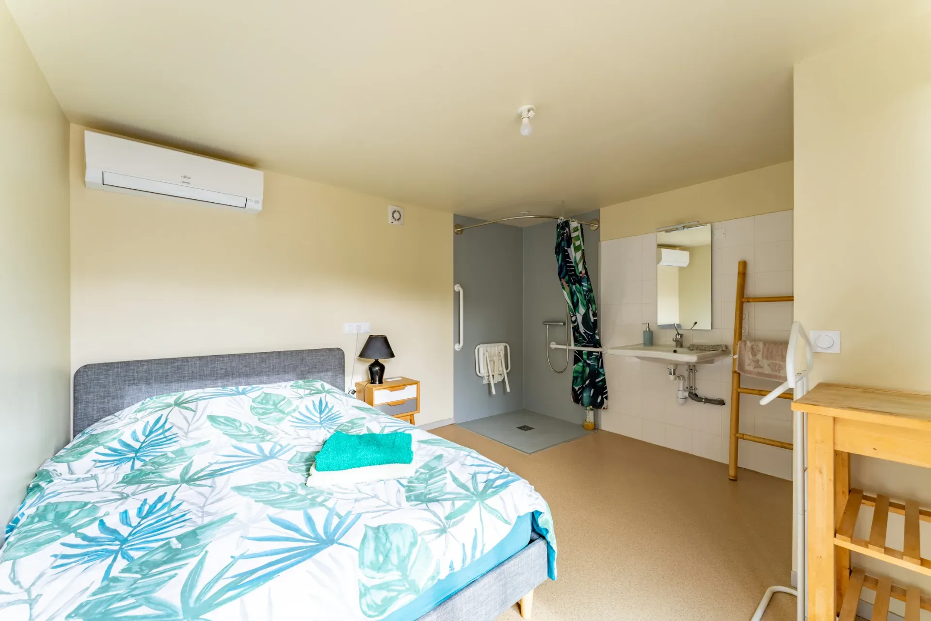 Chambre jaune PMR
