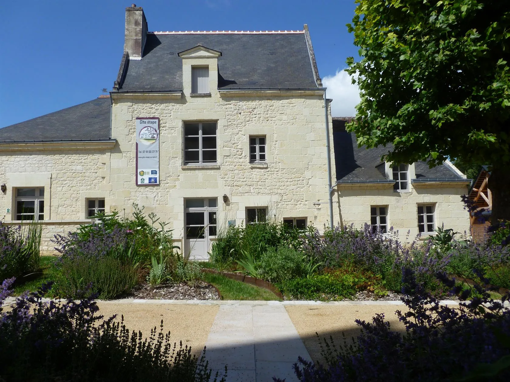 Gîte de groupe Le Pas des Vignes à Savigny-en-Véron — Photo 1 de Le Pas des Vignes à Savigny-en-Véron, capacité 23 personnes