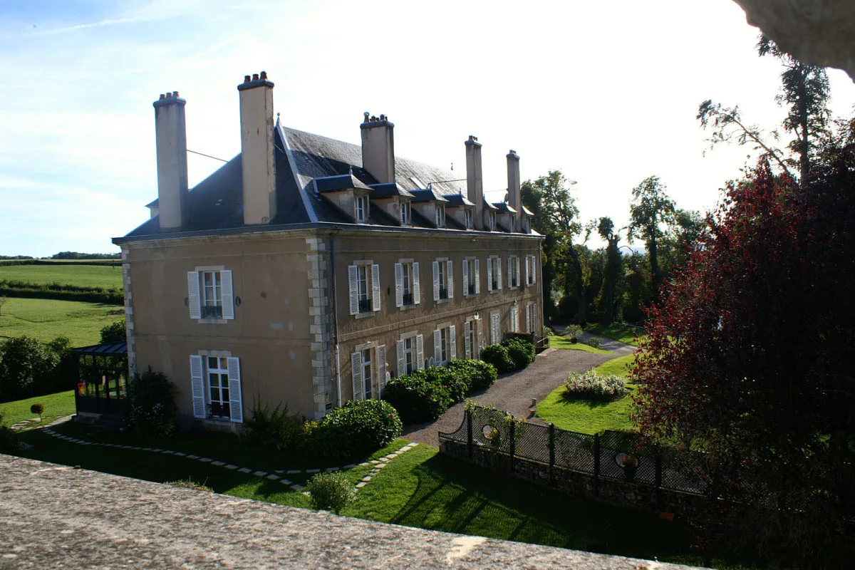 Gîte de groupe Maison d'Hôtes La Cimentelle à Etaule — Maison d'Hôtes  La Cimentelle à Étaule - Gîte de Groupe en Bourgogne, capacité 34 personnes