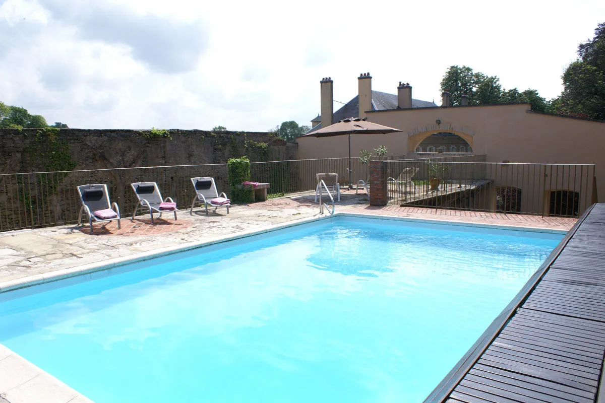 Piscine de La Cimentelle à Étaule en Bourgogne