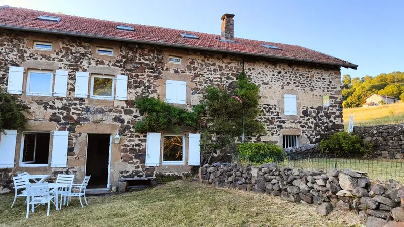 Photo 1 de La maison aux volets blancs à Beaux