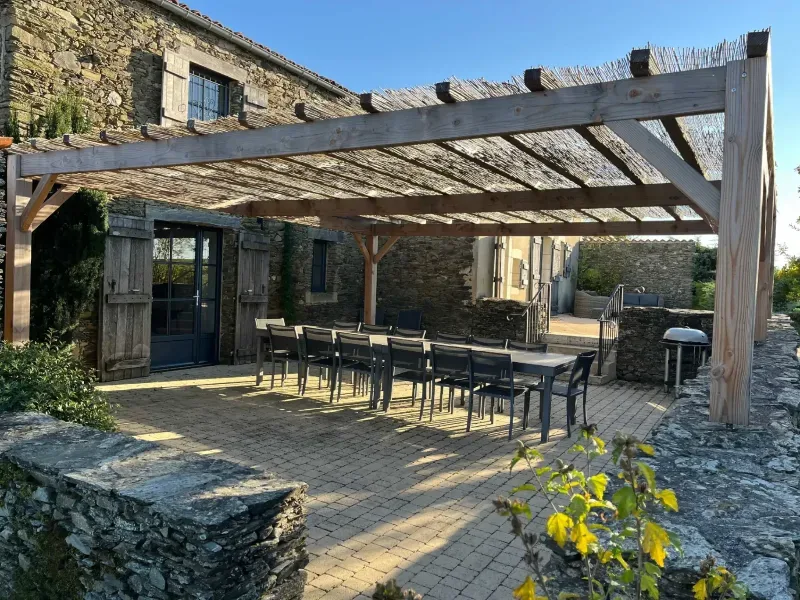Gîte Alexandrin La Bréjolière – Saint-Maurice-des-Noues - Terrasse avec pergola