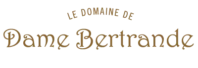 Logo typographique doré «Le Domaine de Dame Bertrande» sur fond blanc