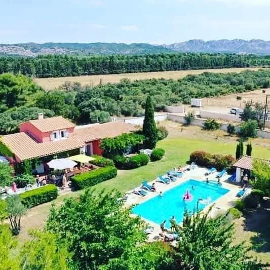 Gîte de groupe Mas du Coussoul à Mouriès — Mas du Coussoul – Mouriès, capacité 24 personnes