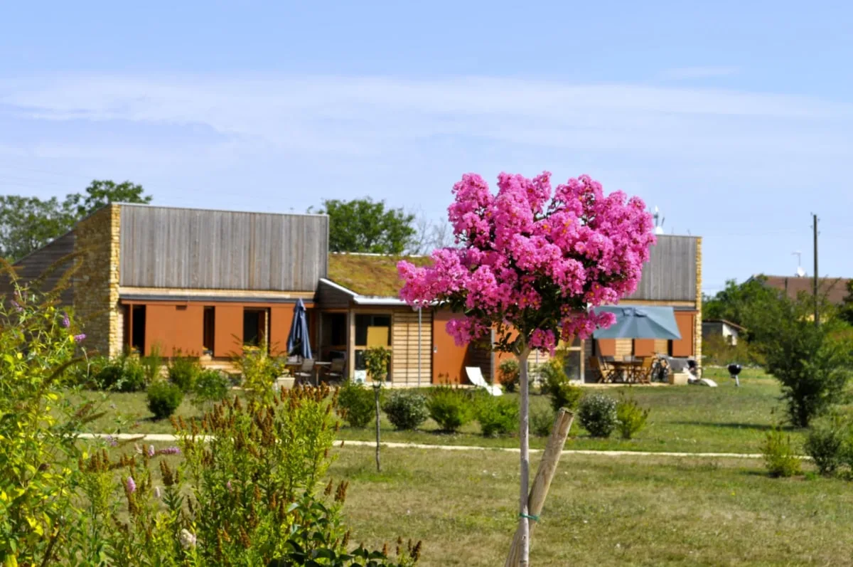 Gîte de groupe Métairie - Domaine des Bories à Sorges — Photo 1 de Métairie - Domaine des Bories à Sorges, capacité 17 personnes