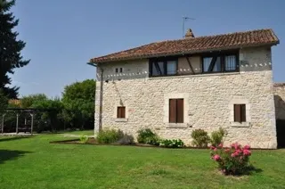 Photo 2 de Gites de La Baine à Saint-Martin-de-Fressengeas