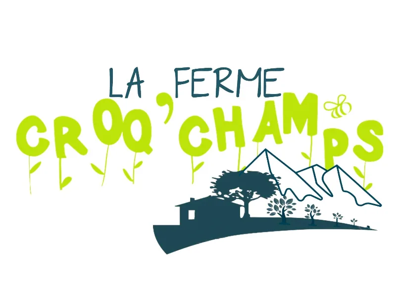 Logo illustré vert et bleu «La Ferme Croq'Champs» avec montagne et abeille
