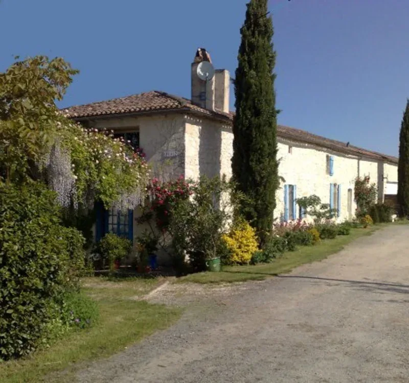 Gîte de groupe Les Maisons de Gréal à Pessac-sur-Dordogne — Photo 1 de Les Maisons de Gréal à Pessac-sur-Dordogne, capacité 30 personnes