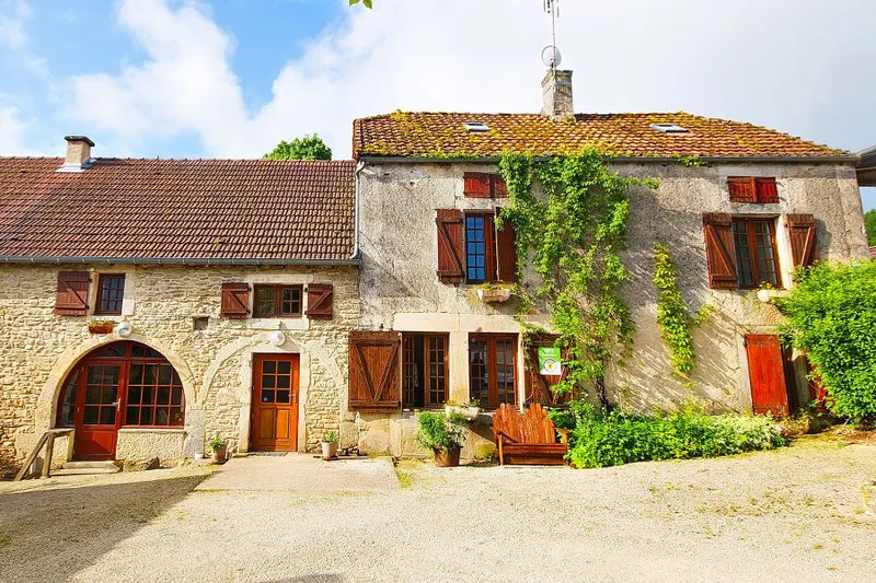Photo 1 de Le Grand Gîte - Relais de la Vallée de l'Ource à Villars-Santenoge