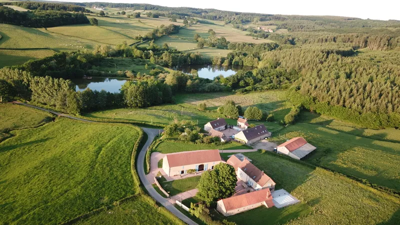 Photo 2 de Les Gîtes du Miel à Saint-Bonnet-de-Vieille-Vigne