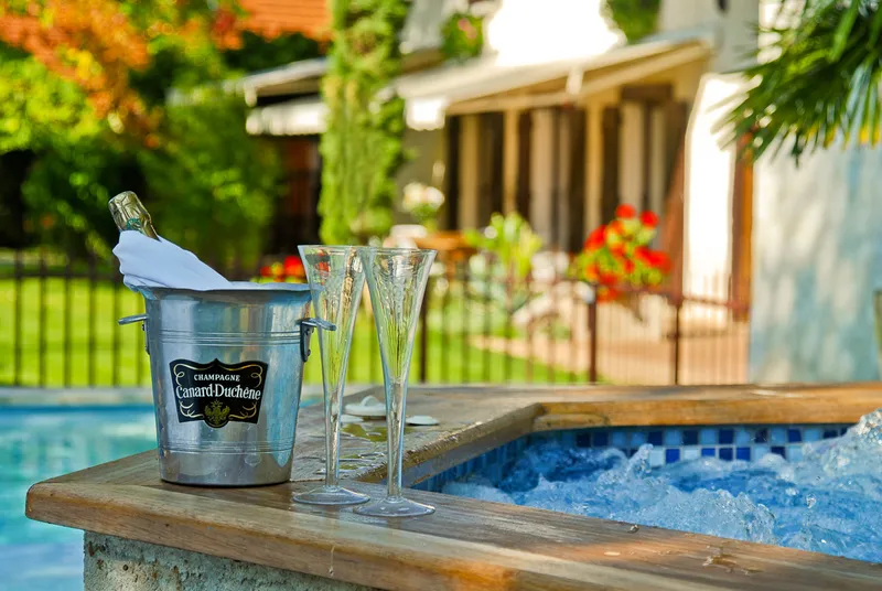 Jacuzzi extérieur du Domaine du Plantier