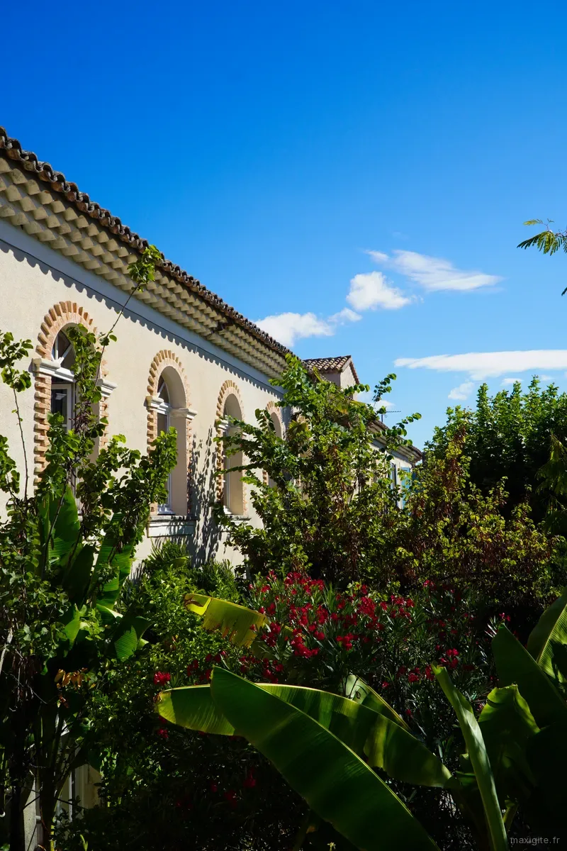 Extérieur de La Magnanarié, domaine de groupe en Drôme provençale