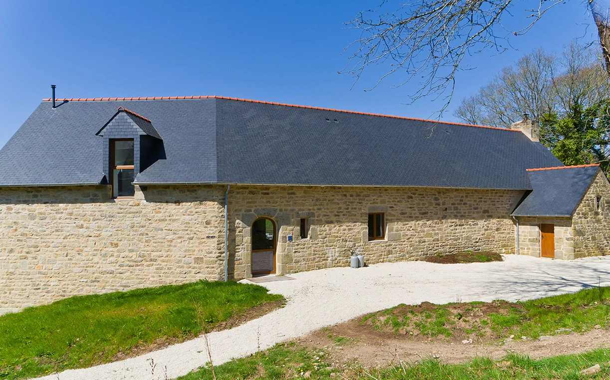 Gîte de groupe Le Vallon de Saint Eloi à Guiscriff — Piscine intérieure chauffée à 28°C, 11m x 4m — Le Vallon de Saint Eloi, capacité 16 personnes