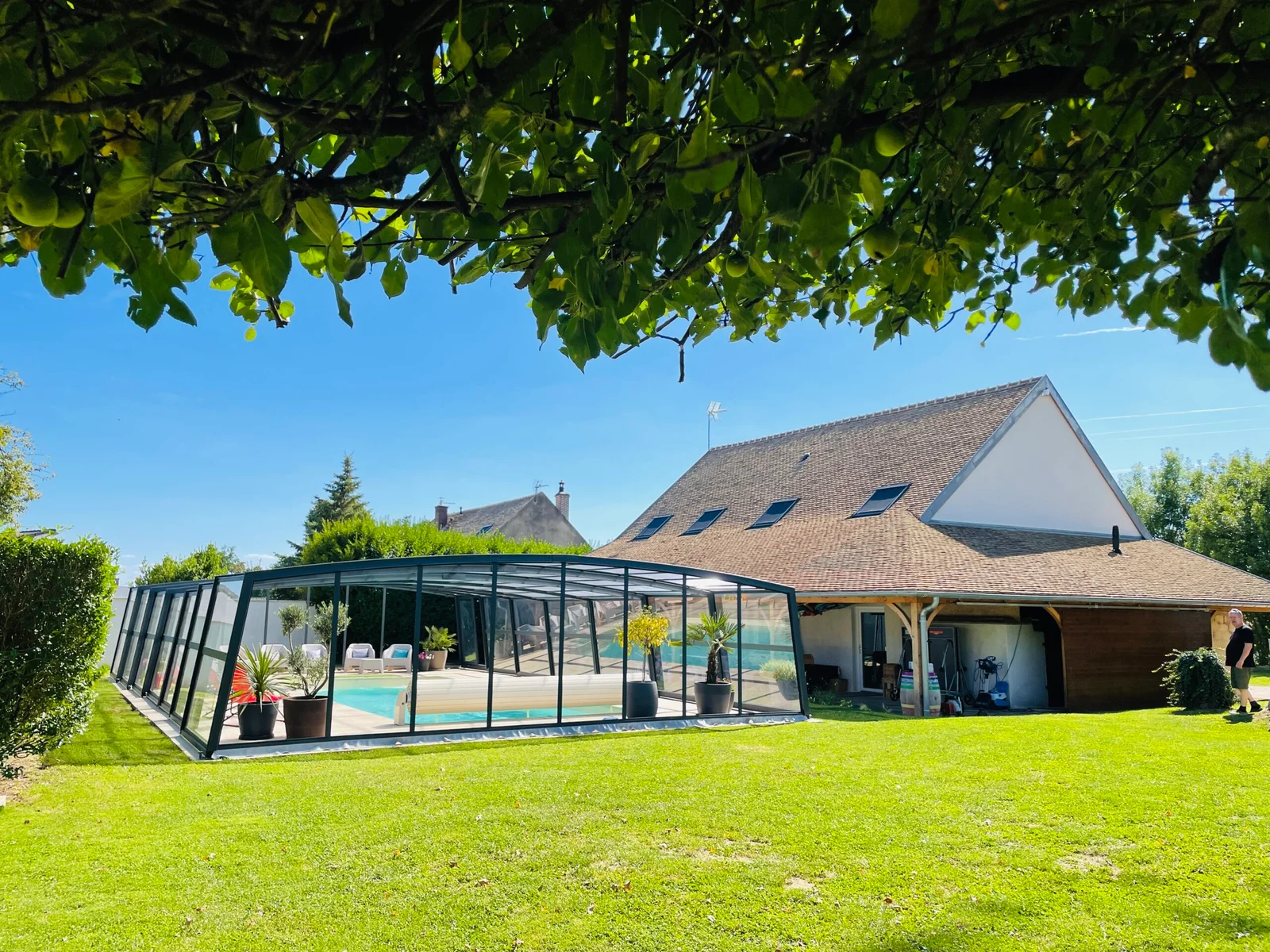 Gîte de groupe Côté Jardin à Chevigny-en-Valière — Espace de vie lumineux du gîte Côté Jardin, Bourgogne viticole, capacité 14 personnes