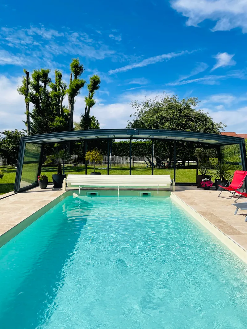 Piscine chauffée privée et jardin paysagé 2000 m² — Côté Jardin, Bourgogne