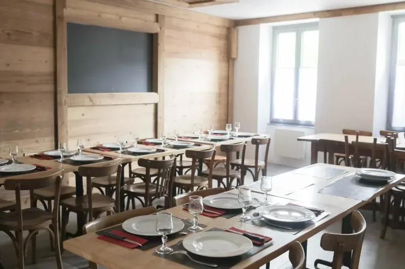 Les Repaires du Lison – Nans-sous-Sainte-Anne