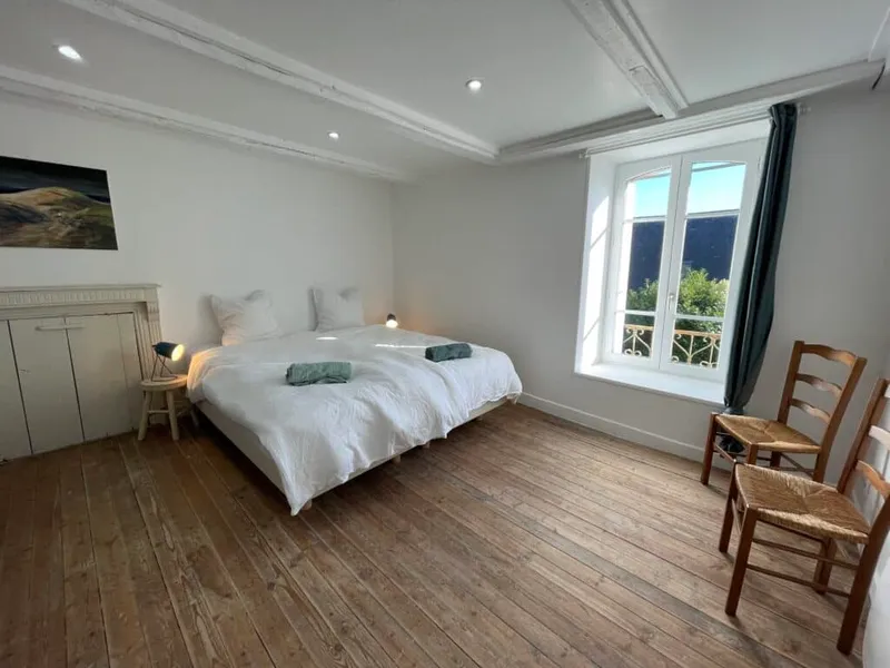 Espace salle à manger et cuisine pour 14 personnes — La Maison Rosporden