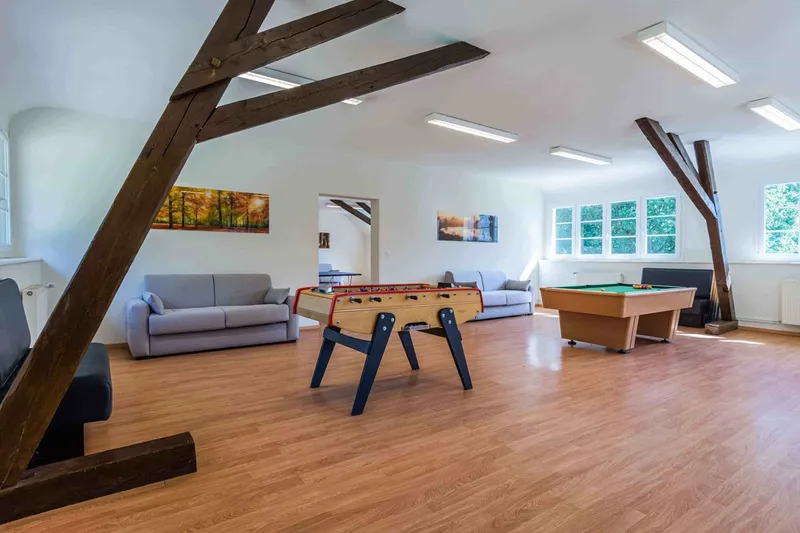 Grande salle de réception du Château du Bois pour repas et événements de groupe