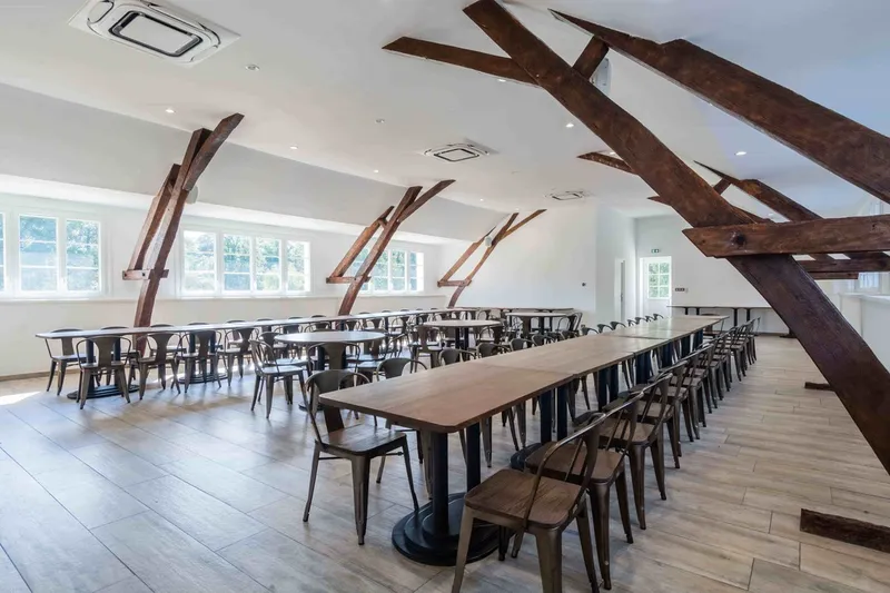 Chambres confortables du château pour les hébergements de groupe en Allier