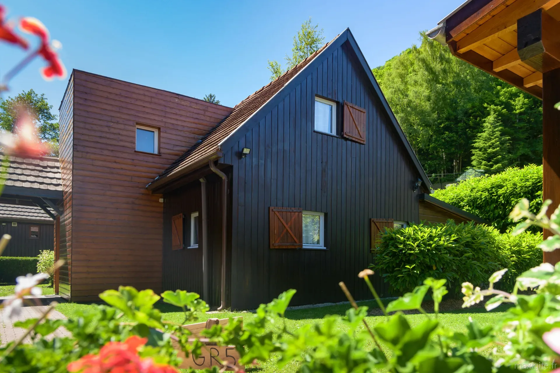 Gîte de groupe Chalets de la Wormsa à Metzeral — Chalet Groupe 10 couchages, cuisine 20 personnes dans le PRL camping Chalets De La Wormsa, capacité 160 personnes